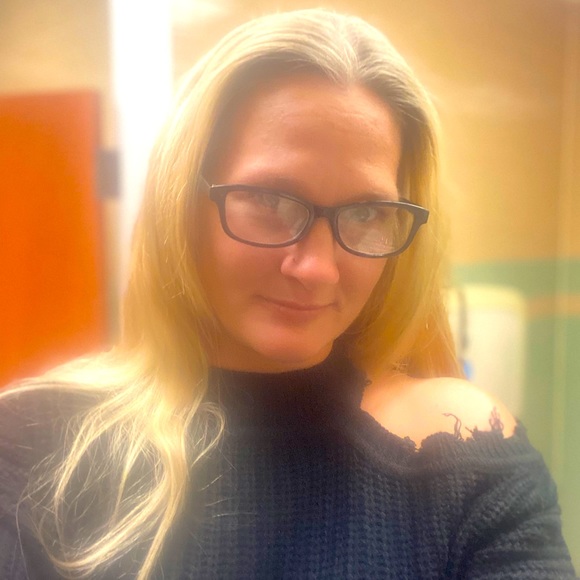 Meet your Posher, Beth - Picture 1 of 1